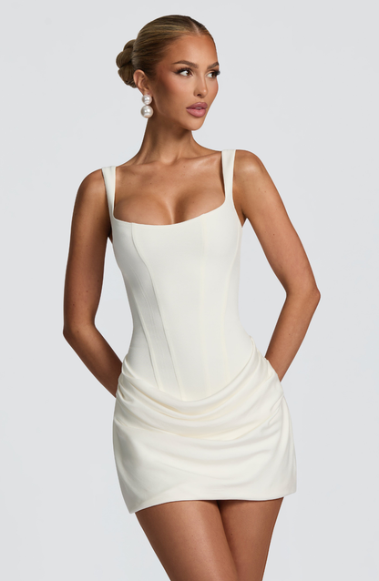 Amelia™| Hourglass Mini